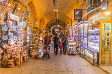 ISFAHAN, İRAN - 9 Temmuz 2019: İran 'ın İsfahan kentindeki Çarşı (pazar) manzarası