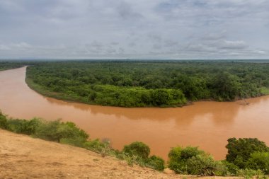 Etiyopya 'nın Korcho köyü yakınlarındaki Omo Nehri manzarası