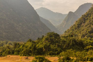 Muang Ngoi Neua köyü yakınlarındaki manzara, Laos.