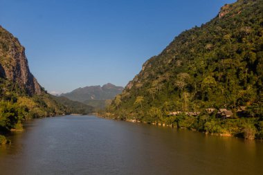 Nong Khiaw 'daki Nam Ou Nehri, Laos