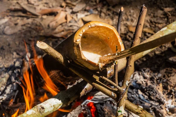 Sopa Sendo Preparada Bambu Uma Floresta Perto Cidade Luang Namtha — Fotografia de Stock