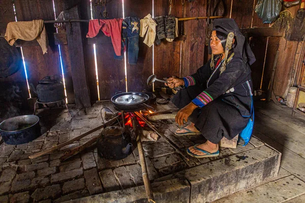 Samarkisay Laos Noviembre 2019 Mujer Etnia Akha Ropa Tradicional Preparando — Foto de Stock