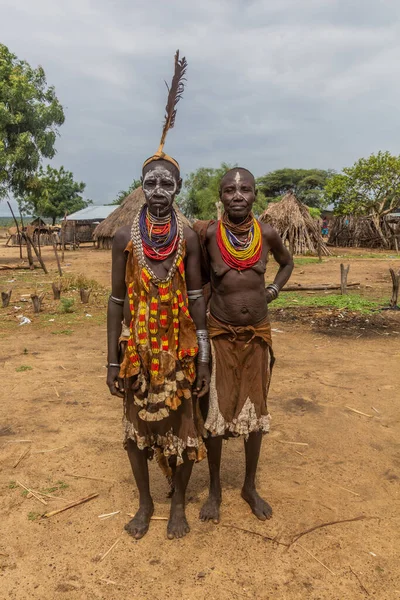 stock image KORCHO, ETHIOPIA - FEBRUARY 4, 2020: Members of Karo tribe in Korcho village, Ethiopia