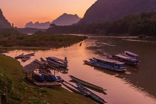 Laos Taki Muang Ngoi Neua Köyündeki Nam Nehrinde Gün Batımı — Stok fotoğraf