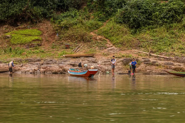 stock image HAT SA, LAOS - NOVEMBER 23, 2019: Boats at Nam Ou river in Hat Sa village in Phongsali province, Laos