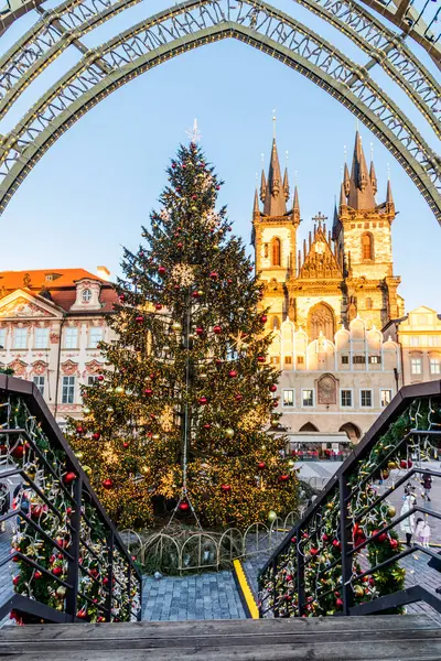 Pohled Vánoční Stromek Kostel Panny Marie Před Týnem Staroměstském Náměstí — Stock fotografie