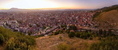 Prizren kenti ve Kosova 'nın panoramatik hava manzarası