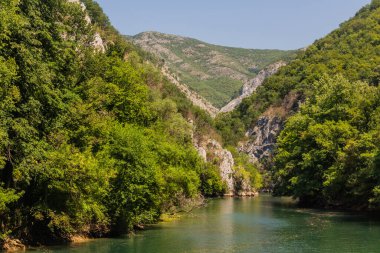 Kuzey Makedonya 'daki Matka Kanyonu manzarası