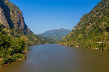 Nong Khiaw 'daki Nam Ou Nehri, Laos