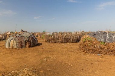 OMORate, ETHIOPIA - 5 Şubat 2020: Omorate, Etiyopya yakınlarındaki Daasanach kabile köyü