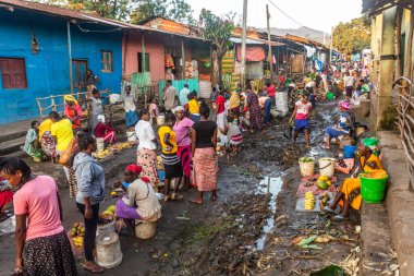 JINKA, ETHIOPIA - 5 Şubat 2020: Jinka, Etiyopya 'da bir pazara bakış