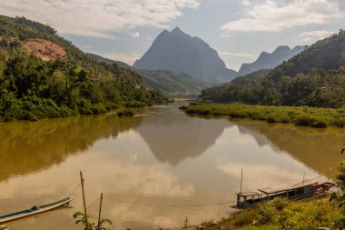 Nam Ou nehri Muang Ngoi Neua köyü yakınlarında, Laos