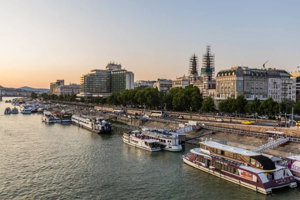 Budapest Hungary Ağustos 2019 Budapeşte Macaristan Tuna Nehri Üzerindeki Tekneler — Stok fotoğraf