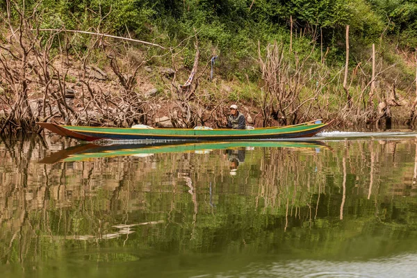 Nam Laos 2019年11月23日 ラオスのプンサリ県のナムオウ川でボート — ストック写真