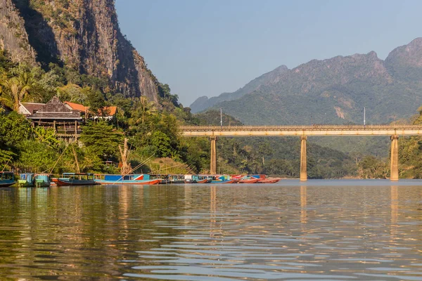 Nong Khiaw Laos Taki Nam Nehri Nden Geçen Köprü — Stok fotoğraf