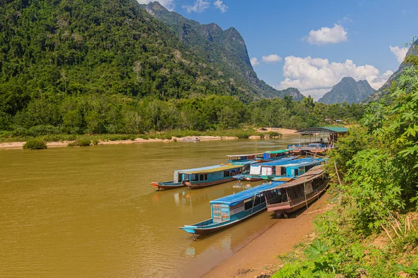 Laos Taki Muang Ngoi Neua Köyündeki Nam Nehri Nde Tekneler — Stok fotoğraf