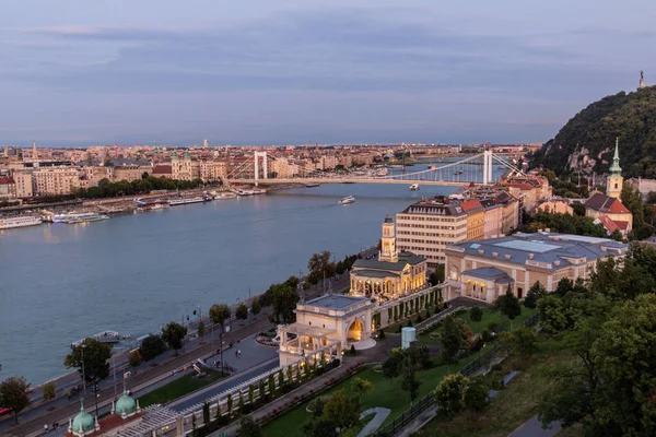 Vista Noturna Rio Danúbio Com Ponte Escondida Erzsebet Budapeste Hungria — Fotografia de Stock