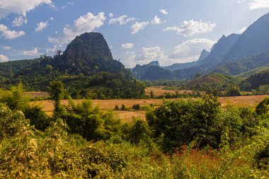 Muang Ngoi Neua köyü yakınlarındaki manzara, Laos.