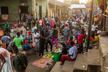 JINKA, ETHIOPIA - 5 Şubat 2020: Jinka, Etiyopya 'da bir pazara bakış