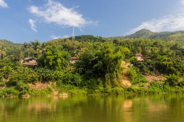 Nam Ou Nehri, Muang Khua kasabası, Laos yakınlarında.