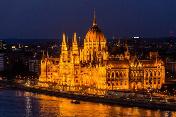 Vista Nocturna Del Río Danubio Del Edificio Del Parlamento Húngaro — Foto de Stock