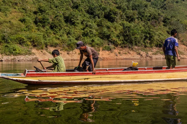 Нам Лаос Ноября 2019 Года Лодка Реке Нам Провинции Фонгсали — стоковое фото