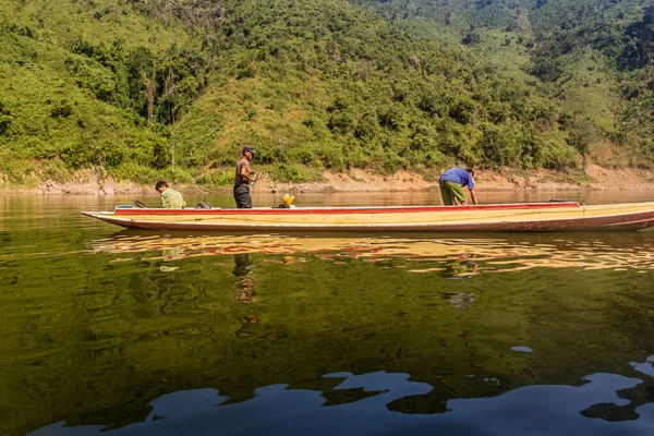 Нам Лаос Ноября 2019 Года Лодка Реке Нам Провинции Фонгсали — стоковое фото