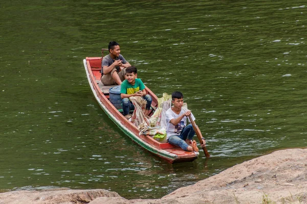 Hat Laos Novembre 2019 Barca Raccolta Sabbia Fiume Nam Nel — Foto Stock