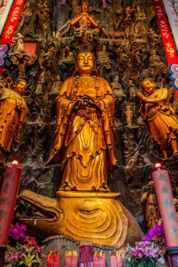 ŞANGHAI, ÇİN - 24 EKİM 2019: Şangay, Çin 'deki Yeşim Buddha Tapınağı' ndaki heykeller
