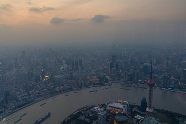 Huangpu nehri, Çin ile Şangay 'ın merkezinin akşam manzarası