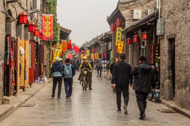 PINGYAO, ÇİN - 20 EKİM 2019: Pingayo Antik Kentinde Dar Sokak, Çin