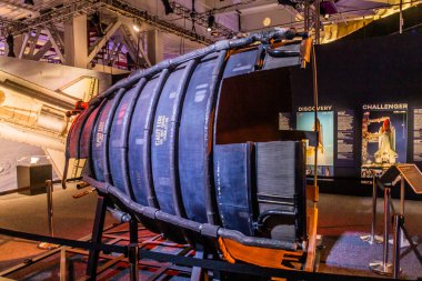 PRAG, CZECHIA - 10 Temmuz 2020: Çek Cumhuriyeti 'nin Prag kentindeki Cosmos Discovery Space Exhibition' da Uzay Mekiği RS-25