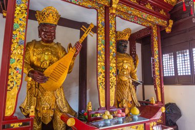 SHANGHAI, ÇİN - 24 Ekim 2019: Şangay, Çin 'deki Chenxiangge Pavyonu' ndaki heykeller