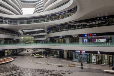 BEIJING, ÇİN - 17 Ekim 2019: Pekin, Çin 'deki Galaksi SOHO kompleks binasının ayrıntıları