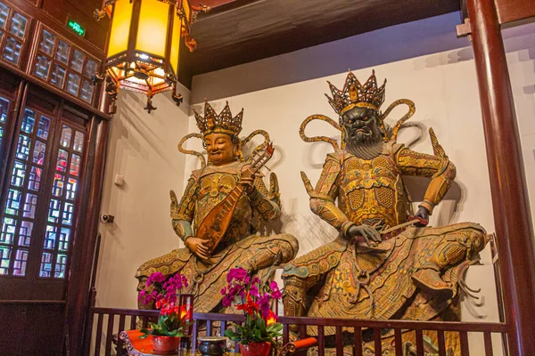 上海市 2019年10月24日 中国上海の玉仏寺四天王堂内の彫刻 — ストック写真