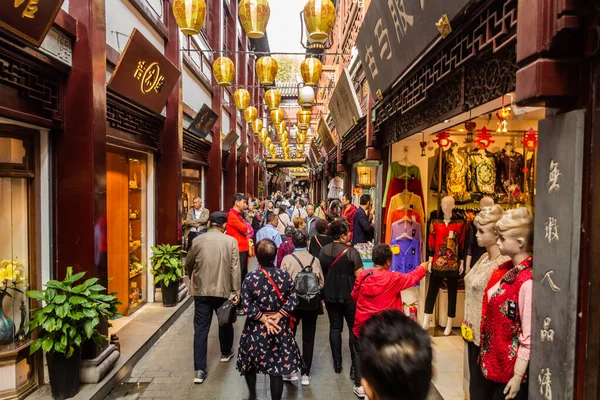 2019年10月24日 中国上海 上海老城余元市场的居民 — 图库照片