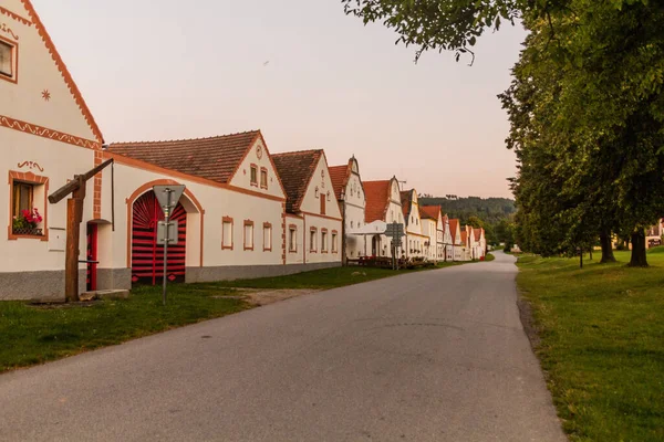 Casas Tradicionales Estilo Barroco Rural Holasovice Pueblo República Checa — Foto de Stock