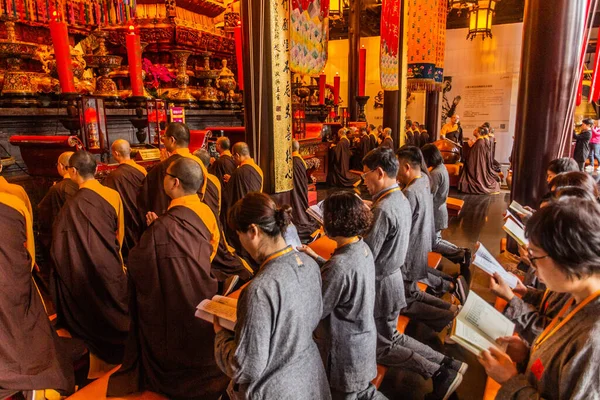 Shanghai China Oktober 2019 Toegewijden Bidden Jade Boeddha Tempel Shanghai — Stockfoto