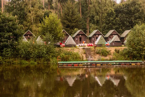 Hyddor Campingplats Nära Floden Luznice Tjeckien — Stockfoto