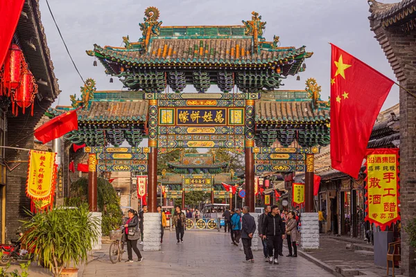中国平遥 2019年10月20日 中国平遥古城的装饰大门 — 图库照片