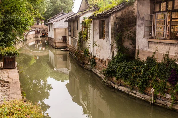 中国江蘇省Luzhi水の町の運河 — ストック写真