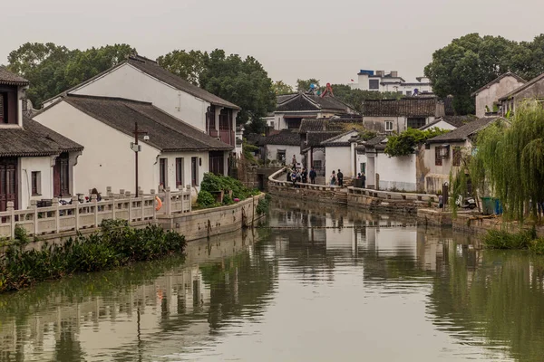 stock image LUZHI, CHINA - OCTOBER 27, 2019: Canal in ancient Luzhi water town, Jiangsu province, China