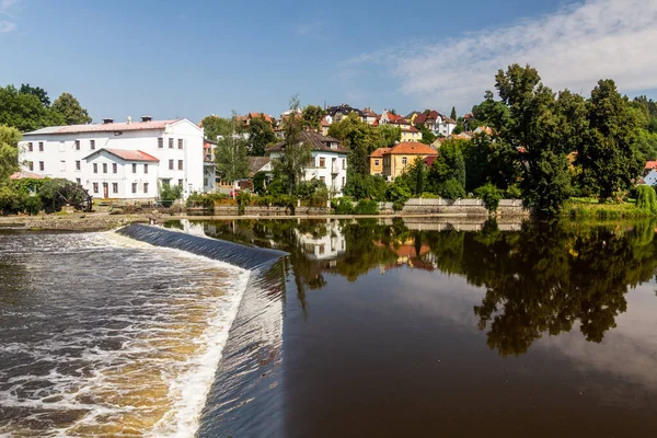 Vesely Weir Río Luznice Con Antiguo Molino Ciudad Tabor República —  Fotos de Stock
