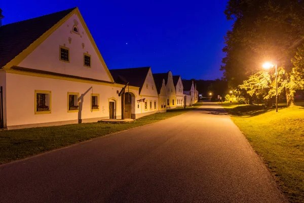 Çek Cumhuriyeti Nin Holasovice Köyünde Geleneksel Barok Tarzı Evlerin Akşam — Stok fotoğraf
