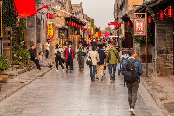 中国平遥 2019年10月20日 中国平遥古城街头流浪者 — 图库照片