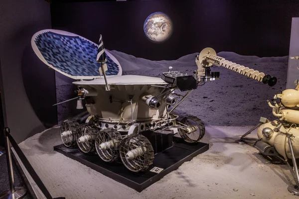 プラハ チェコ 2020年7月10日 チェコ共和国プラハのCosmos Discovery Space ExhibitionにおけるLunokhod月探査機 — ストック写真