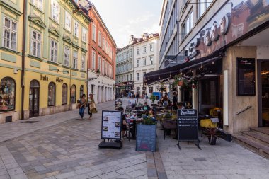 BRATISLAVA, SLOVAKIA - 7 Eylül 2021: Bratislava, Slovakya 'da Rybarska brana yaya yolu