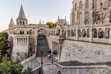 BUDAPEST, HUNGARY - 8 Eylül 2021: Budapeşte, Macaristan 'daki Budapeşte kalesindeki Balıkçı Kalesi