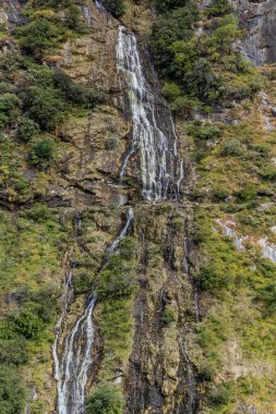 Kaplan Sıçrayan Vadisi 'nde Şelale, Yunnan, Çin