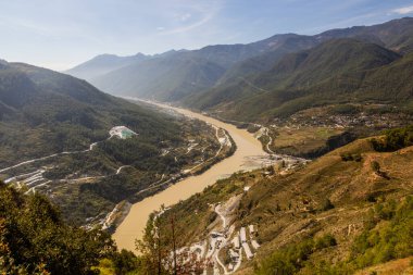 Jinsha Nehri, Kaplan Sıçrayan Vadisi yakınlarında, Yunnan ili, Çin